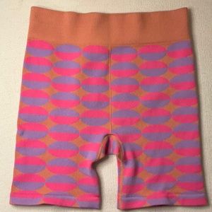 FABLETICS Seamless High waisted 9” shorts size‎ M